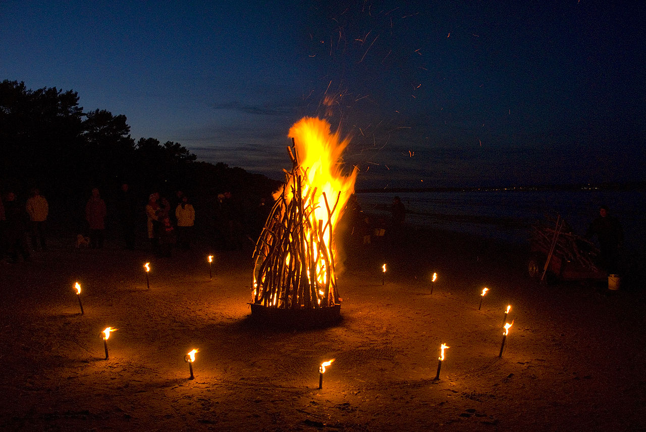 Das Osterfeuer - alter Brauch und gelebteTradition